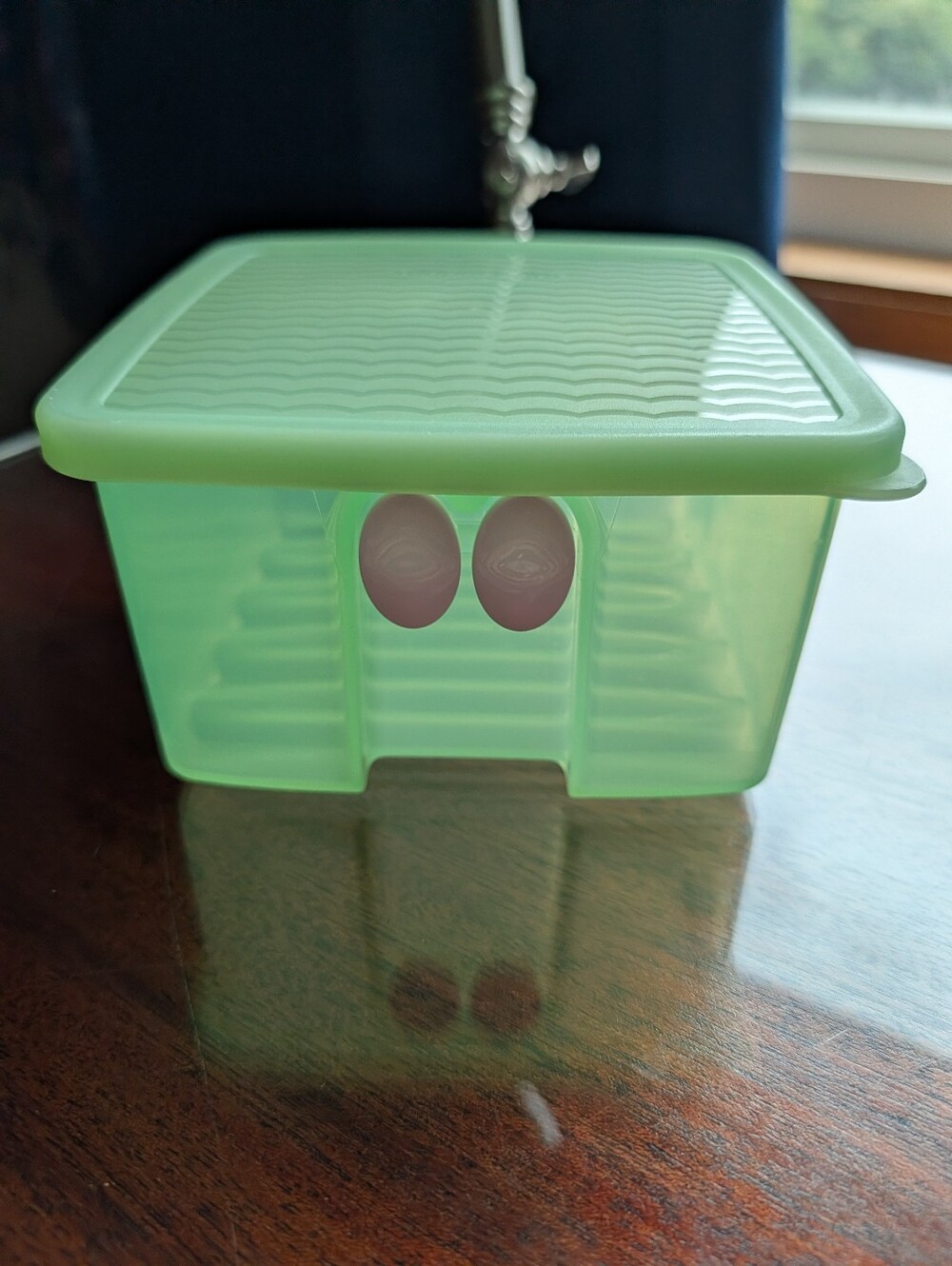 Tupperware FRIDGESMART 5 3/4" GREEN Vegetable PRODUCE KEEPER Container NEW